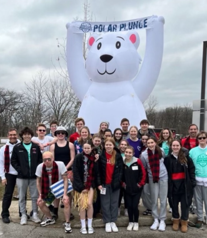 Volunteers+at+Polar+Plunge+pose+for+a+group+picture.
